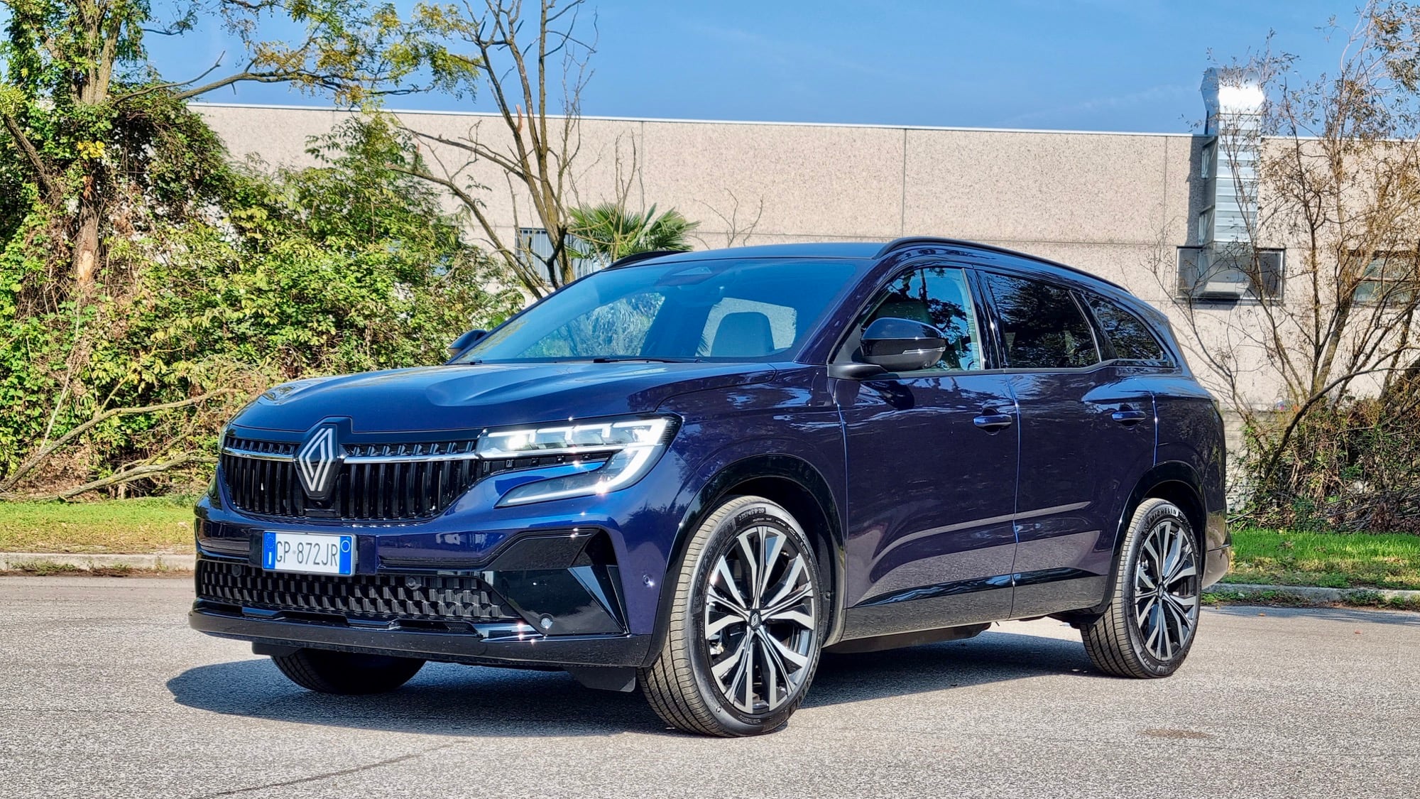 Renault Espace E-Tech: prova del multispazio ibrido 7 posti da 17 km/l