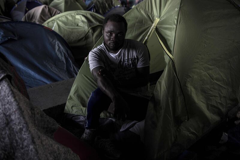 Ora Parigi sta diventando la nuova Calais 9
