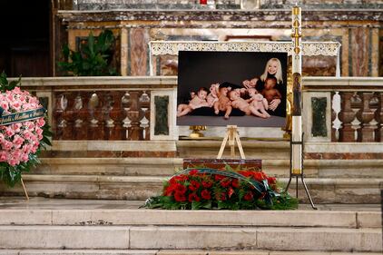 L'ultimo saluto a Raffaella Carrà 4