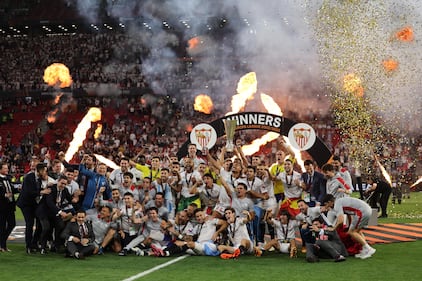 Europa League, la Roma cede al Siviglia dopo i calci di rigore: le immagini più belle della finale 1