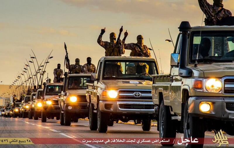Colonne di miliziani dell'Isis dirette a Sirte