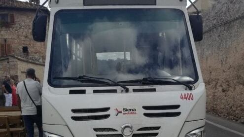 Immigrato senza biglietto accoltella autista del bus: doveva essere espulso