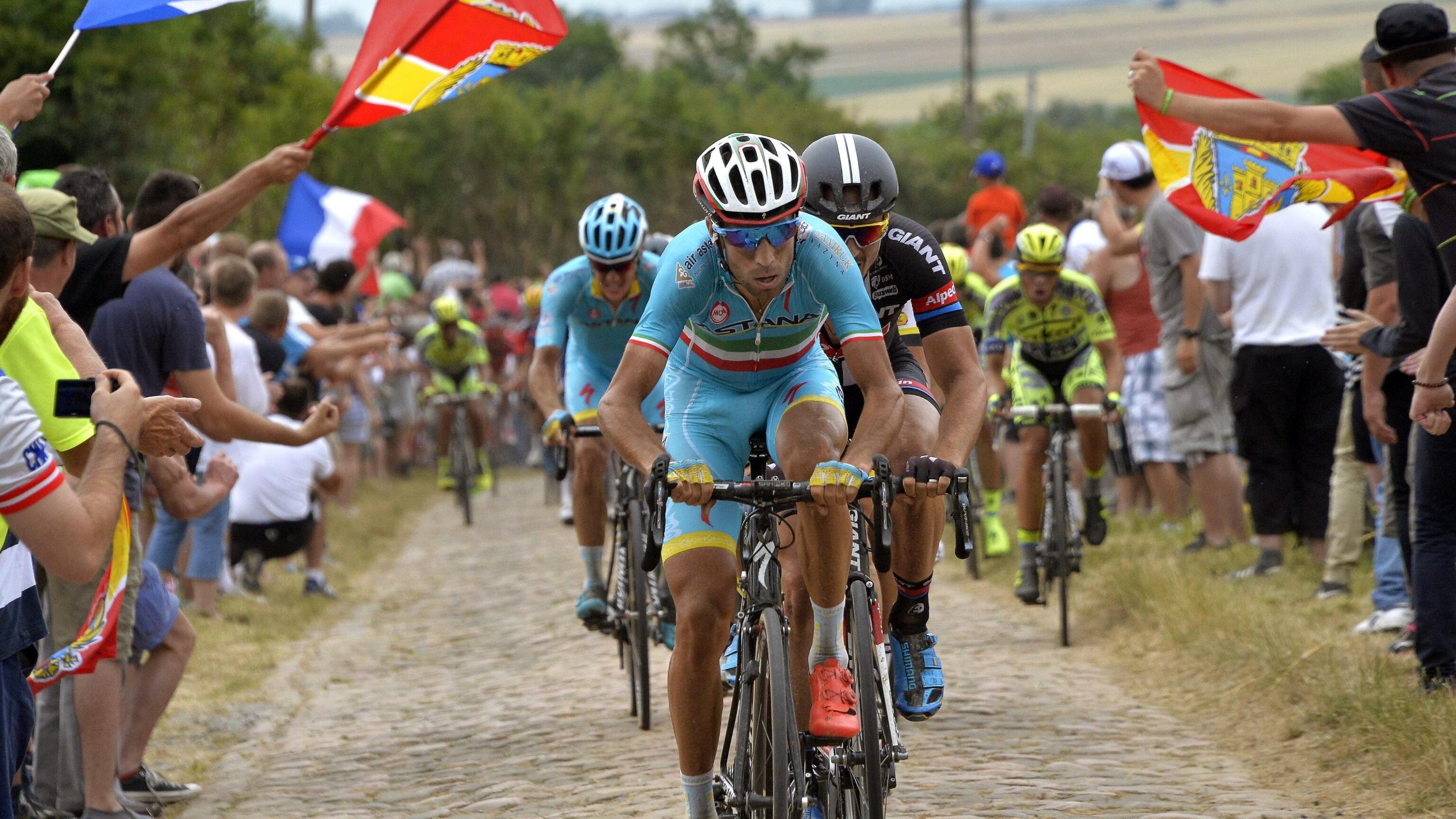 Tour: Nibali all'attacco sul pavé Froome non cede, Martin maglia gialla