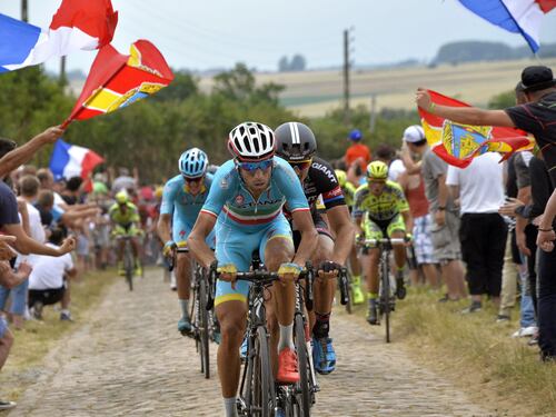 Tour: Nibali all'attacco sul pavé Froome non cede, Martin maglia gialla