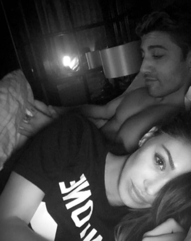 Belen Rodriguez e Andrea Iannone sexy in foto 10