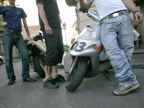 Baby teppisti, quando scatta la punibilità? Cosa prevede la legge in Italia e in Europa