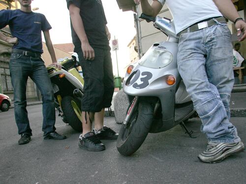 Napoli, 11 minori abusano per 4 anni di un 13enne con disabilità mentale