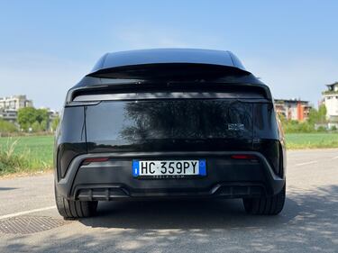 Tesla Model Y Performance: guarda le foto 18