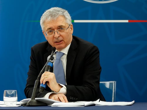 Sostegni, fiducia sul filo per i ricatti dei grillini