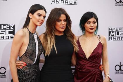 Kylie Jenner, scollatura hot alla serata taco 13