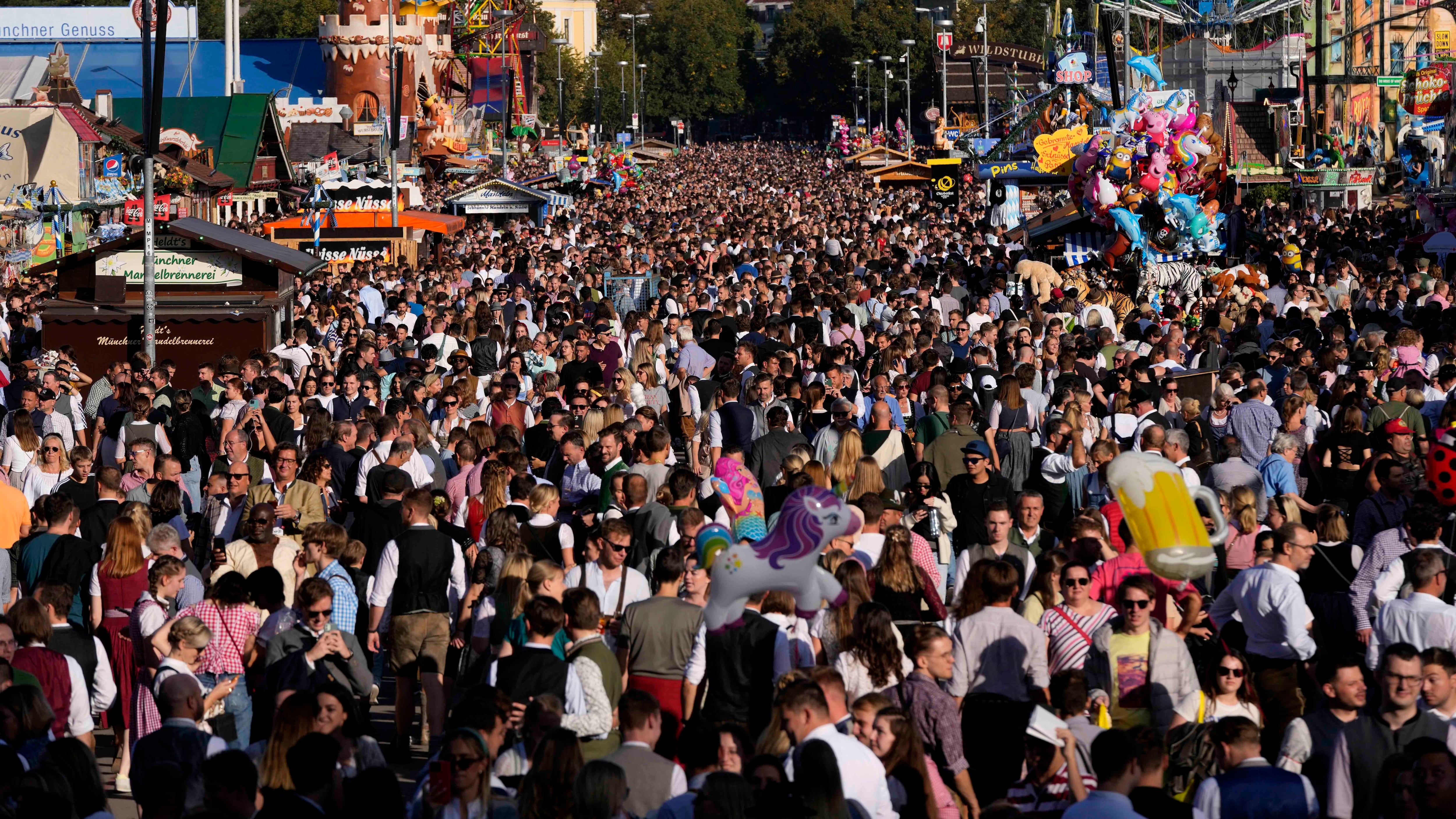 "Sicurezza prima di tutto". La Germania blinda anche l'Oktoberfest: arriva il metal detector