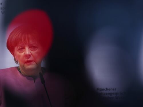 La Merkel ci fa la predica sull'accoglienza: "È un mio benedetto dovere"
