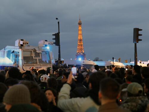 Stretta sul manifestazioni e proteste: così Macron blinda Parigi