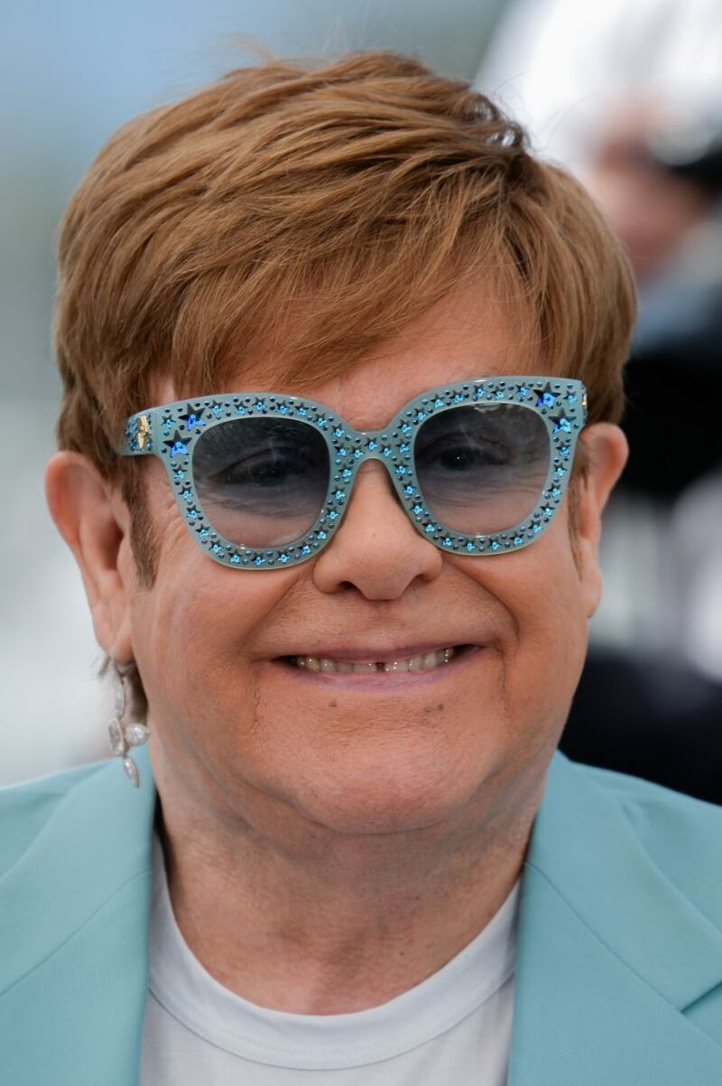Elton John promuove "Rocket Man": foto 10