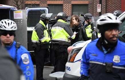 Trump, proteste e scontri a Washington 5