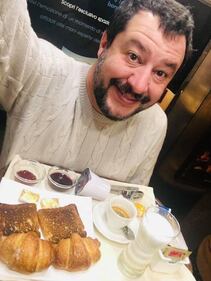 Matteo Salvini ha festeggiato il nuovo anno tra selfie, figlia e fidanzata 3