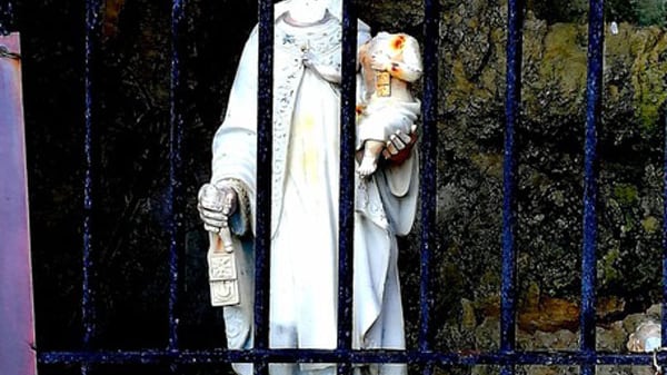 Salvini: "Sconcerta Madonnina decapitata, è odio verso il Natale"