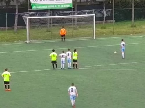 Il 13enne che da una lezione ai Rigore inesistente, sbaglia volontariamente. Ecco il 13enne che da lezioni ai campioni