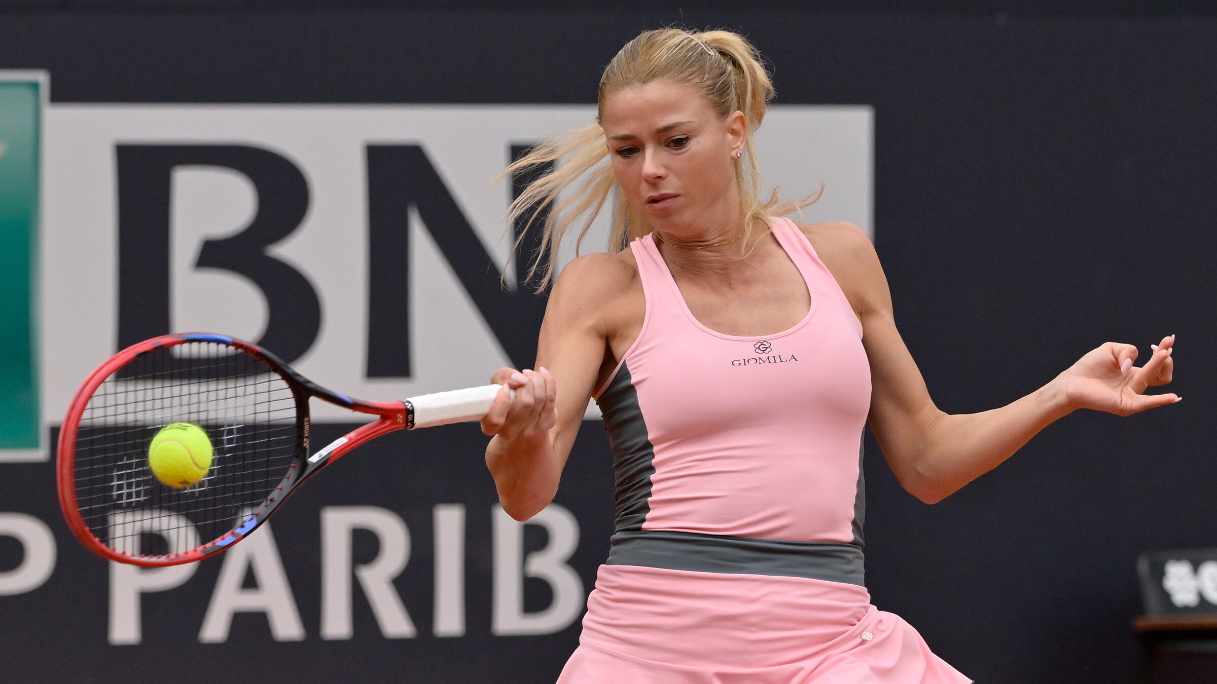 I cellulari staccati, la fuga, l'antidoping: il giallo del ritiro di Camila Giorgi