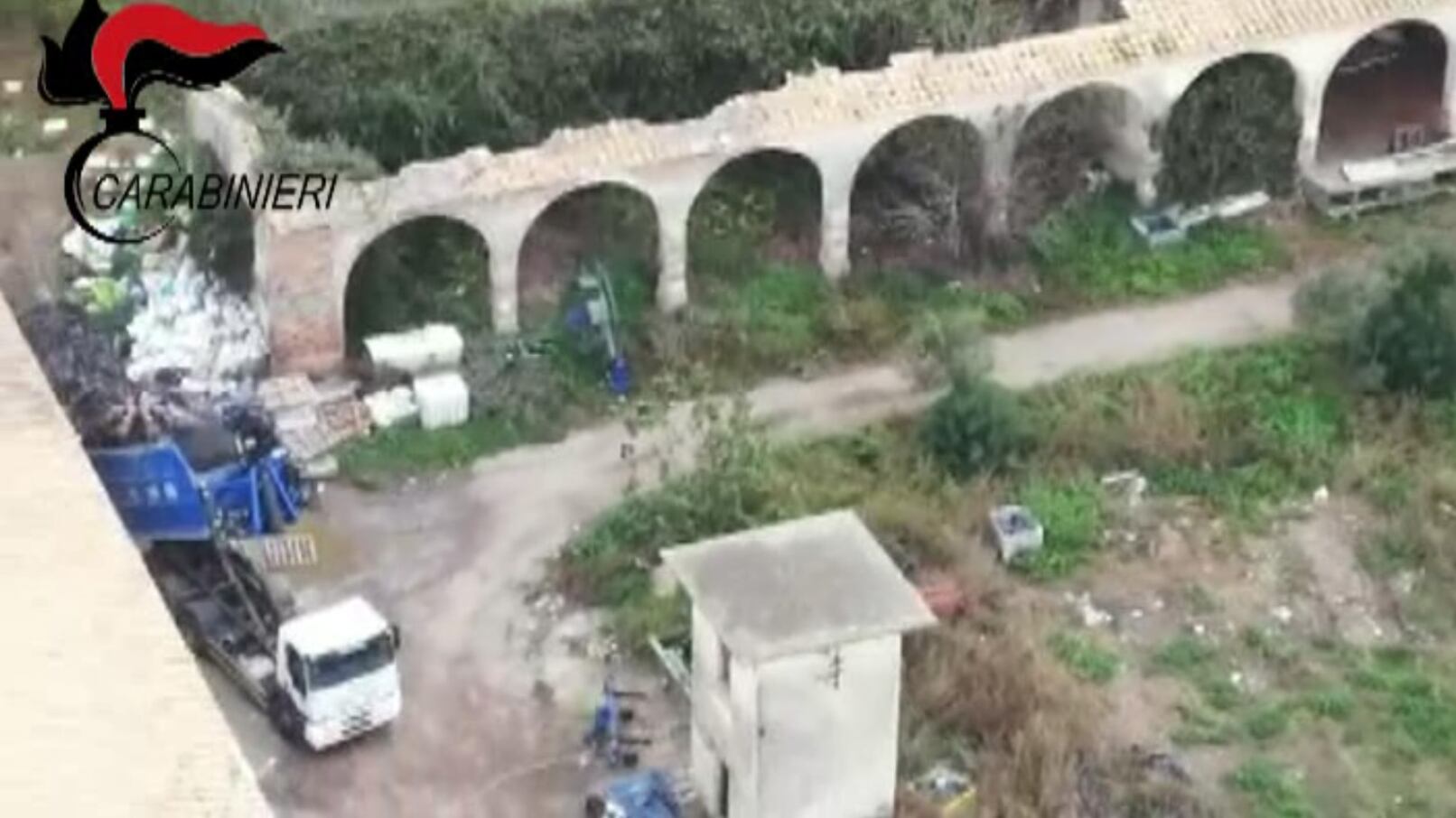 Spuntano i rifiuti abbandonati. L'ipotesi del reato ambientale