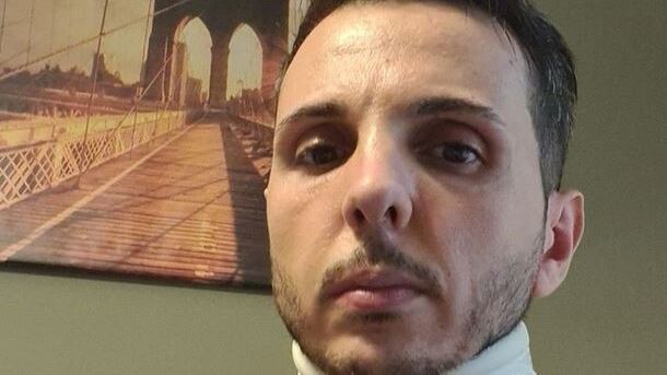 Auto guasta, posteggia male: «Insultato e colpito alla testa»