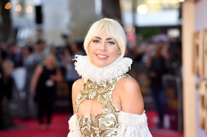 Lady Gaga, scollatura hot alla première 8