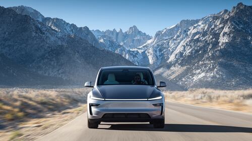Tesla Model Y 2025: guarda la gallery del nuovo modello 7
