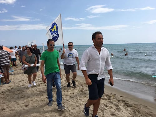Castellaneta, bagnanti contro blitz leghista: "La 17enne violentata? Chi se ne frega"