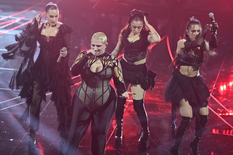 Sanremo 2024: ecco il look della quarta serata del Festival di BigMama 8