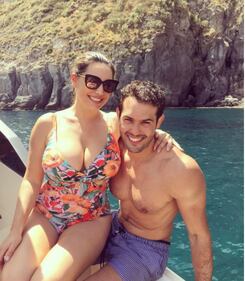 Kelly Brook nella vasca, lato B in evidenza 3
