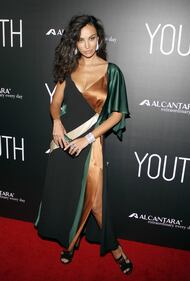 Madalina Ghenea, scollatura supersexy sul red carpet 18