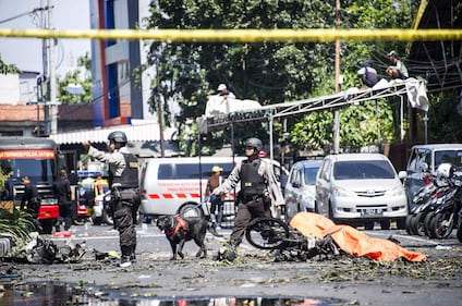 Indonesia, domenica di sangue nelle chiese 3