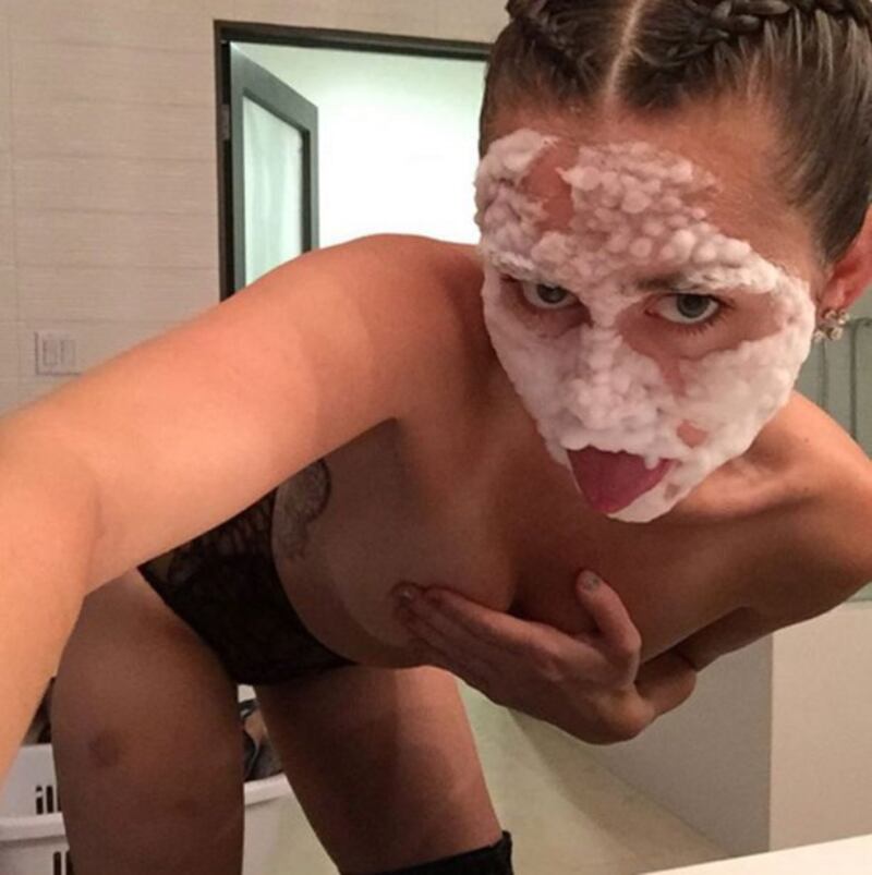 #NationalSendANudeDay, tra battute e selfie famosi 15