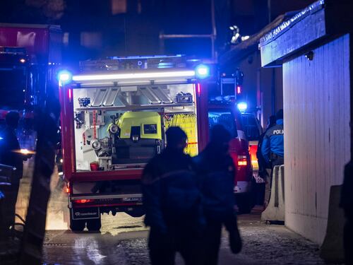 Davos, incendio vicino a un hotel. Lilli Gruber: "Siamo tutti evacuati"