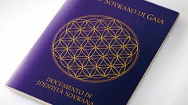 Mostra passaporto del "Regno di Gaia". Imprenditore rispedito in Italia