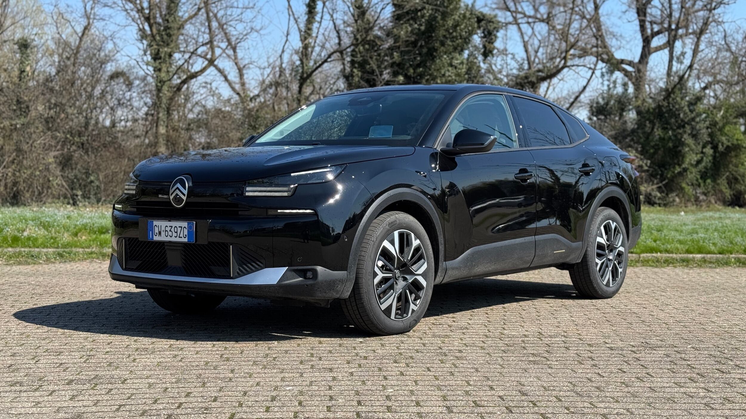 Citroen C4 X Hybrid 145: la nuova fastback francese orientata all'efficienza