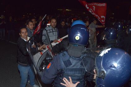 Torino, guerriglia antagonista ai mercati generali 11