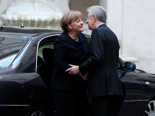 La Merkel ci prova ancora E fa l'ultimo spot a Monti