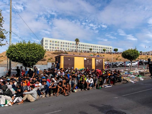 Ceuta nel caos, rimpatri paralizzati: i funzionari non firmano per paura di essere indagati
