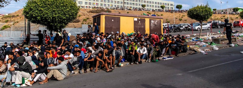 Ceuta nel caos, rimpatri paralizzati: i funzionari non firmano per paura di essere indagati
