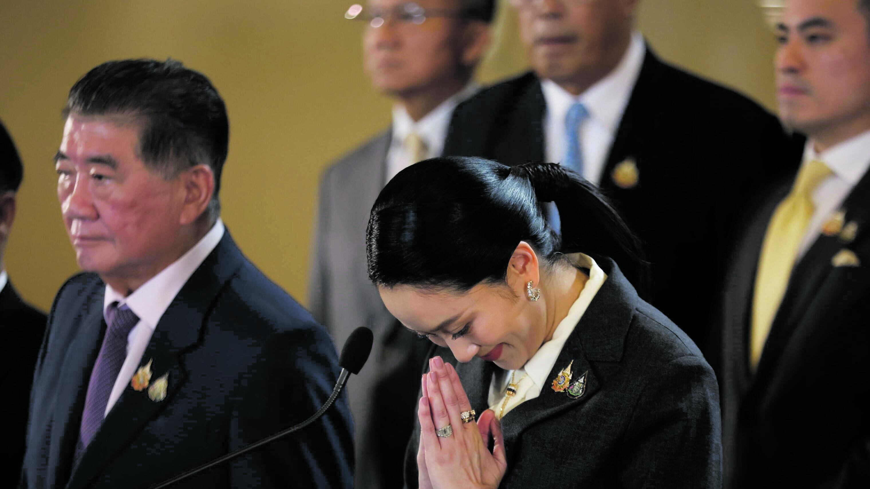 Destituita la premier Shinawatra. "Troppo gentile col leader cambogiano"