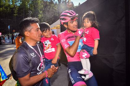 Richard Carapaz campione: gli scatti del vincitore del Giro d'Italia 2
