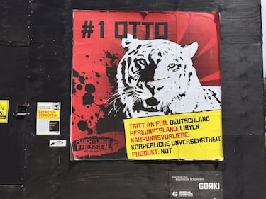 A Berlino spunta un'arena con le tigri per "mangiare" i rifugiati 10