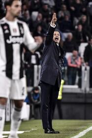 Allegri dice addio alla Juventus: gli scatti dell'ormai ex allenatore bianconero 8