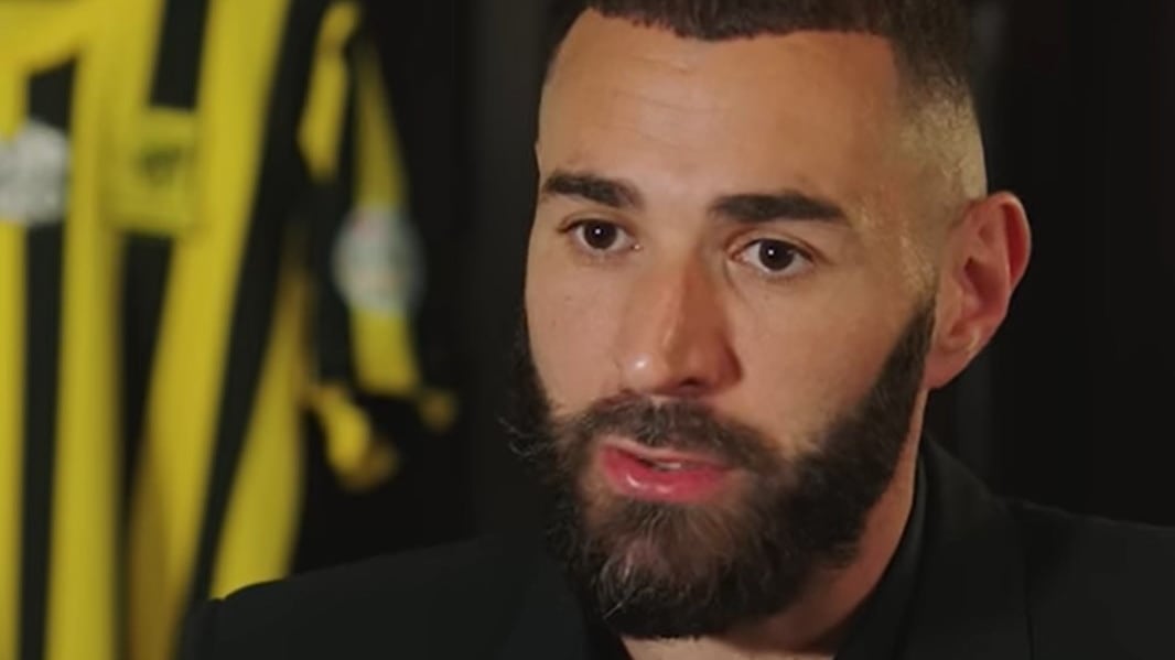 Benzema se ne va al mare e non torna: "C'è un ciclone". Furia Al-Ittihad, United alla finestra