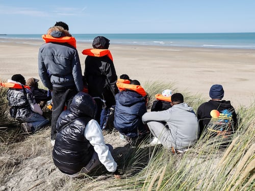 Migranti, accordo in Ue sul regolamento rimpatri: sì agli hub nei Paesi terzi
