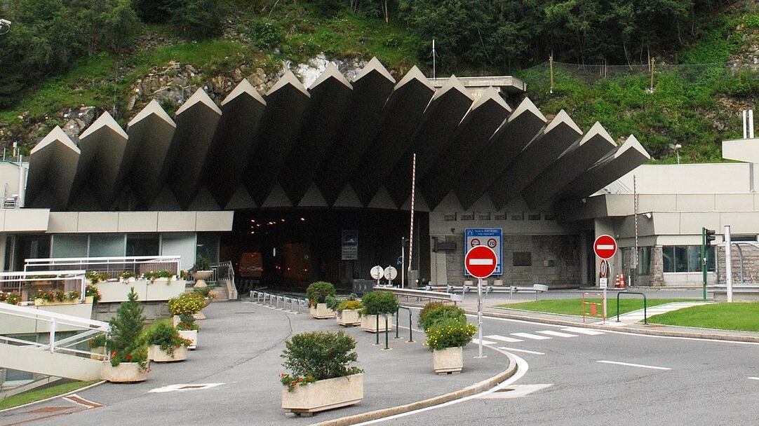 Caos trasporti: dopo la frana al Frejus i lavori sul Traforo del Monte Bianco, cosa accadrà