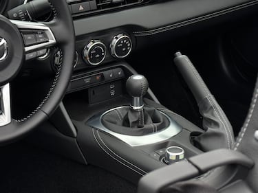 Mazda MX-5 1.5: guarda la gallery del restyling 2025 17