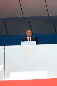 Putin in tribuna consola il principe saudita dopo il 5-0 6