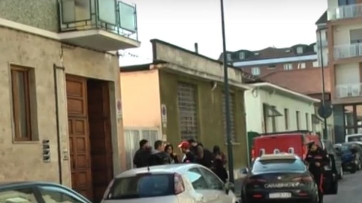 Torino, accoltellata dopo violenta lite: 54enne in gravi condizioni